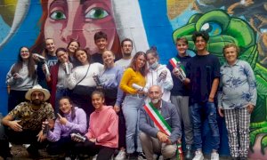 Rifreddo, al Devesio un murales di 35 metri per abbellire un muro di cemento 