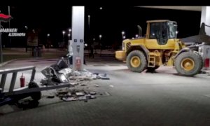 Assaltavano e svaligiavano le stazioni di servizio self service, arrestati in tre