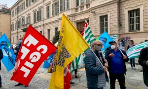 Cuneo, la protesta dei precari della scuola: “Il Coronavirus obbliga ad un rinvio del concorso”