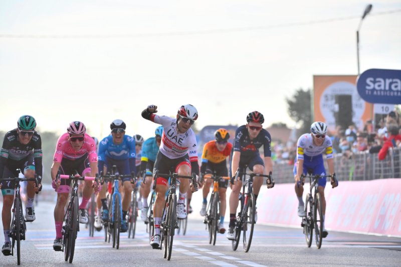 Giro d'Italia, vietato il passaggio in Francia: saltano colle dell'Agnello, Izoard e Monginevro