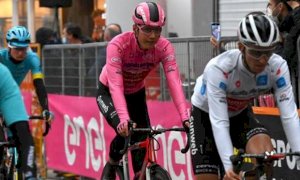 È il giorno della Alba-Sestriere: il Giro d'Italia arriva in Granda per dimenticare le polemiche