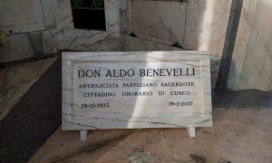 Al Famedio dei cuneesi illustri del Cimitero la targa in ricordo di Don Aldo Benevelli
