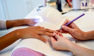 'Acconciatori aperti, estetiste chiuse: non capiamo questa discriminazione'