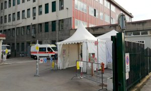 Si lavora per evitare che gli ospedali vadano in tilt per i ricoveri di pazienti Covid-19