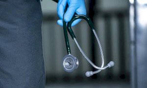 ‘La Regione ritiri la norma che spinge le Asl ad assumere medici e figure di supporto come infermieri’