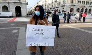Gli ambulanti in piazza a Cuneo: ‘Noi, discriminati e dimenticati, chiediamo solo di lavorare’