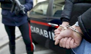 Rapina e aggressione in una tabaccheria di Savigliano, condannato un 19enne