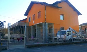 Rifreddo: tinteggiatura esterna, sistemazione del tetto e nuovo ingresso per le scuole elementari