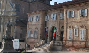  Un video e uno striscione, il 'no' della città di Bra alla violenza sulle donne