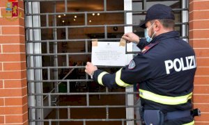 Santa Vittoria d’Alba, coppia di spacciatori aveva in casa cocaina, 18mila euro in contanti e una pistola rubata