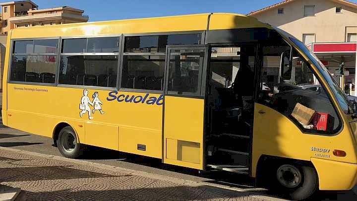 La Regione Piemonte prepara il ritorno a scuola: bus al 50% di carico e doppi turni di lezione