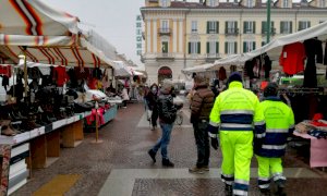 Cuneo, al mercato del martedì tornano i banchi non alimentari 