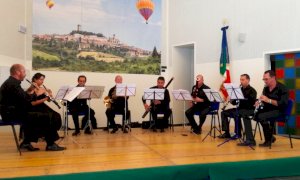 Concerto di un ottetto di fiati, spettacolo teatrale sui folletti di Natale e tanti ''Christmas Sketch''