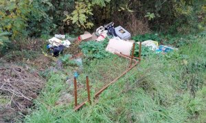 Avevano abbandonato rifiuti in diverse zone di Alba: identificati e multati