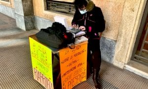 La lettera di due studentesse: ''Ecco perchè appoggiamo la protesta della prof in corso Giolitti''
