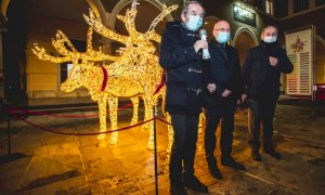 Bra accende il Natale con le luminarie natalizie