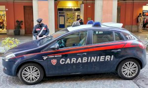 Ruba in un negozio del centro di Alba e manda all'ospedale il negoziante: arrestato per rapina