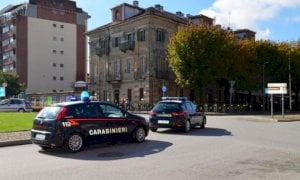 Saluzzo, minaccia una donna con un coltello da cucina e le ruba l’autovettura: arrestato un 27enne 