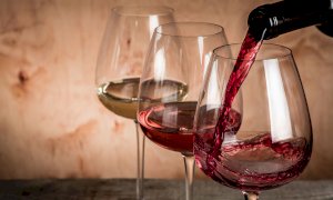 Sondaggio di Confagricoltura Piemonte sul mercato del vino: calano le vendite in Italia, regge l'estero