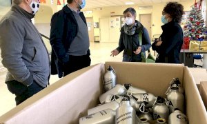 Saluzzo, centinaia di borracce in dono alle scuole per evitare l'utilizzo di bottiglie-rifiuto