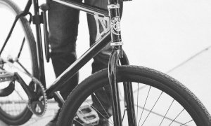 A zig-zag in bici sulla provinciale di Savigliano, provoca un incidente e rifiuta l’alcoltest: ora è a processo