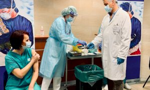 Cuneo, all'ospedale Santa Croce i primi sette vaccini: ''È l'inizio della fine di un incubo''