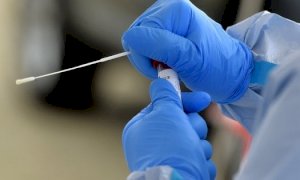''Inutile vantarsi dei vaccini somministrati se sui tamponi molecolari siamo il fanalino di coda''