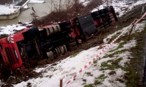 La provinciale 7 Pollenzo-Cantina Roddi chiusa domani per il recupero di un camion ribaltato