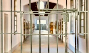 Un detenuto del carcere del Cerialdo sorpreso a parlare al telefono in bagno