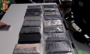 Fermato dalla Polizia per un controllo di routine, in macchina aveva cocaina per un milione e mezzo di euro