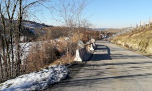 Lavori di drenaggio e ricostruzione stradale sulla provinciale verso Serralunga d’Alba