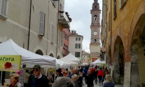 Savigliano, tentata rapina nella farmacia in piazza Santarosa