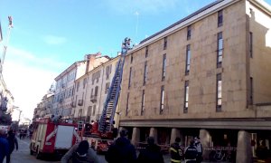 Cuneo: lastra di ghiaccio pericolante dal palazzo di Zara, intervento dei vigili del fuoco
