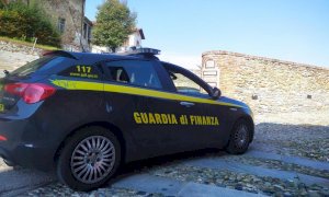 Spolpava i conti della società (poi fallita) per giocare al casinò e fare speculazioni immobiliari