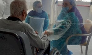 Alla casa di riposo di Mombasiglio arriva la 'Stanza degli Abbracci'