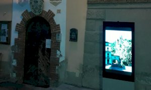 Monterosso Grana, un nuovo totem informativo nella piazza del municipio