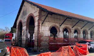 Saluzzo, la riqualificazione della tettoia del mercato del bestiame di piazza Buttini è ai nastri di partenza