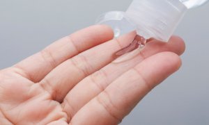 Dalla Sedamyl 400 litri di gel igienizzante per le case di riposo del Saluzzese