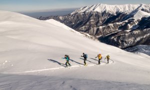Ciaspolate, sci di fondo, scialpinismo, escursioni e baite aperte: tutte le attività outdoor a Limone