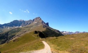 ''No allo scorazzare di fuoristrada e mezzi motorizzati sulle strade bianche''