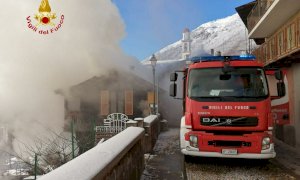 Brucia un’abitazione a Valdieri, intervengono in forze i vigili del fuoco
