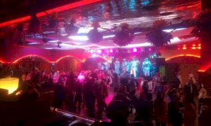 Picchiato dal ‘‘branco’’ nei bagni della discoteca denuncia il presunto aggressore: nei guai un 20enne