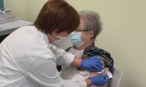 Vaccino anti-Covid, quasi 300mila le richieste dagli over 80 e dal personale scolastico in Piemonte