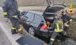 Tarantasca, auto nel fosso lungo la SP 170: ferito il conducente