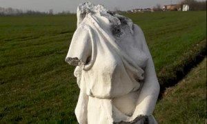 Fossano, statue decapitate in via Santa Lucia. Il Sindaco: ''Vile atto vandalico''