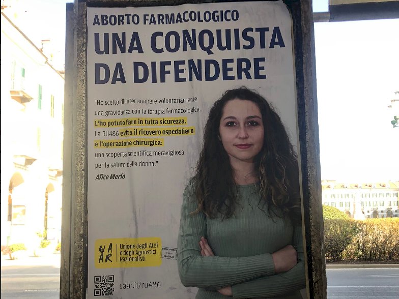 La campagna degli atei per le vie di Cuneo: “Aborto farmacologico, una conquista da difendere”