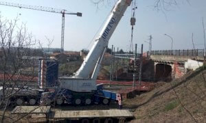 Fossano, stanotte verrà varato il cavalcaferrovia pedonale su via Torino