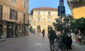 Saluzzo, un lettore lamenta troppa 'burocrazia' per il rinnovo dell'abbonamento ai parcheggi blu