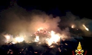 Sterpaglie in fiamme a Castelletto di Busca nella tarda serata