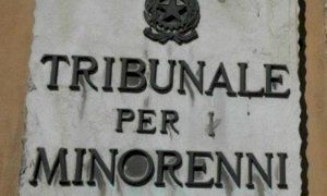 Il giudice ha deciso: tornano dalla madre due dei quattro “fratellini di Cuneo”